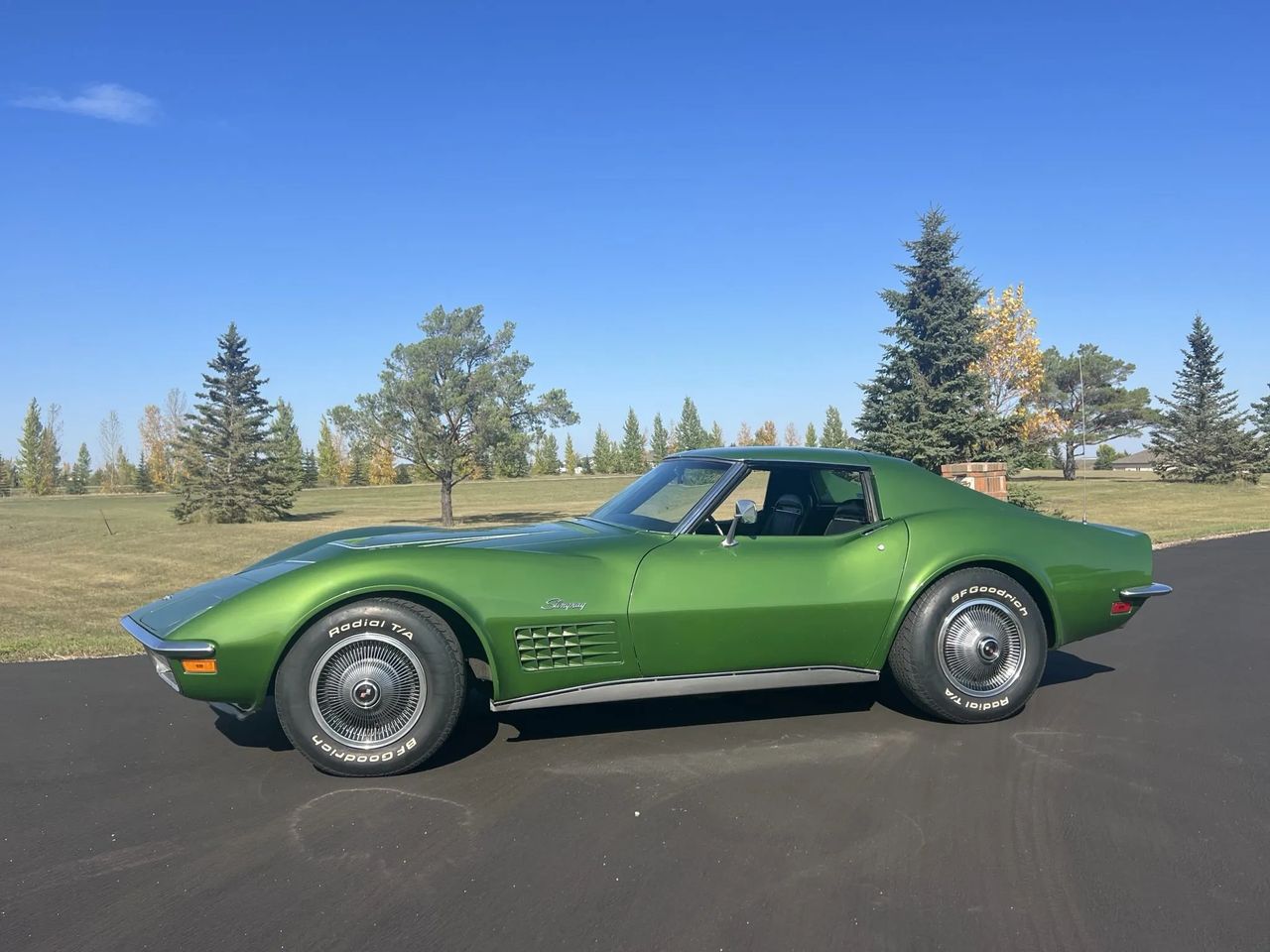 In 1972, Corvette mattered because it proved Chevy’s sports car could survive the tightening emissions and insurance squeeze while still delivering big-block swagger, four-wheel discs, and true GT performance. This Elkhart Green Stingray captures that moment perfectly—the final year with chrome bumpers at both ends and one of the most vivid colors in the palette, it stood out on the road even as the horsepower numbers on paper were being recalculated in net ratings. (Image courtesy of bringatrailer.com)