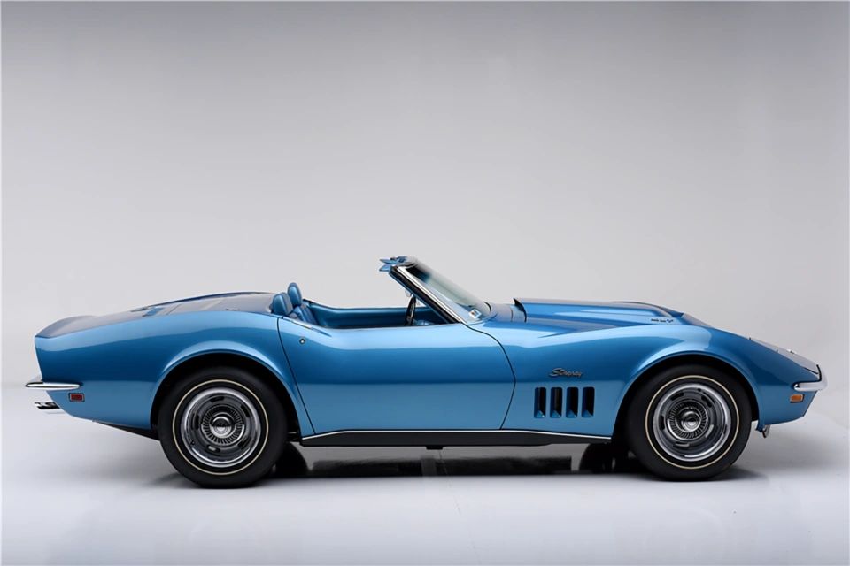This concours-condition 1969 Corvette Stingray L88 convertible is a rare and brutal expression of Chevrolet’s performance zenith. One of just 116 built that year, the L88 packed a racing-derived 427-cubic-inch V8 officially rated at 430 horsepower—but widely known to produce well over 500 in real-world trim. Designed for track domination, it came with heavy-duty suspension, upgraded cooling, a close-ratio M22 “Rock Crusher” 4-speed, and radio/heater delete to save weight and focus intent. Finished in a striking Le Mans Blue, this example pairs raw power with show-car perfection. (Image courtesy of carscoops.com)