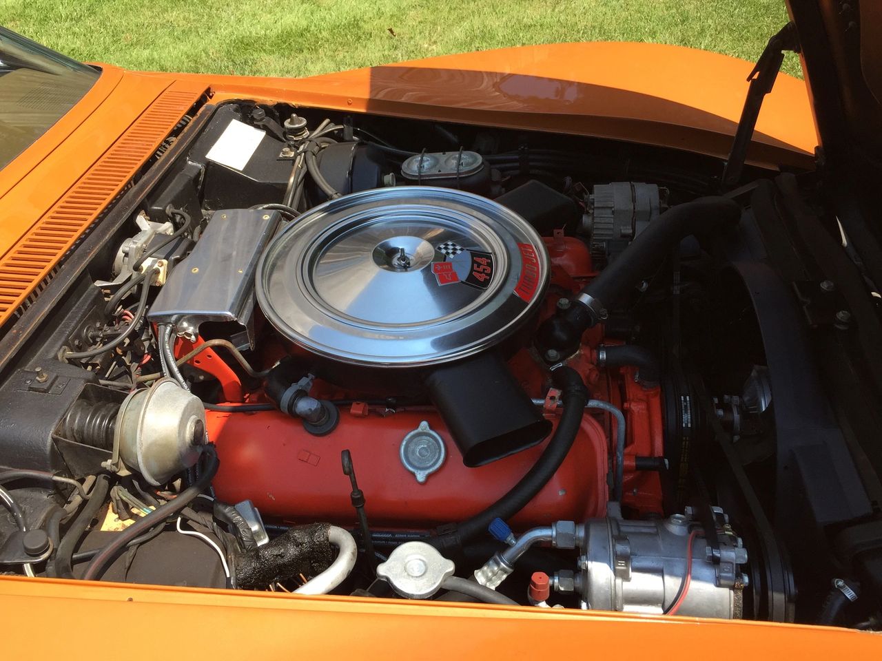 The LS5 was the top-dog big-block in the 1972 Corvette, a 454-cubic-inch V8 now rated at 270 SAE net horsepower and a stump-pulling 390 lb-ft of torque. With 8.5:1 compression and a single 4-barrel carburetor, it was tuned for massive mid-range punch rather than high-rpm heroics, perfectly suited to the long-legged, big-cube character of the C3. Even as emissions rules and lower-octane fuel closed in, an LS5 car still felt effortlessly strong—more about rolling on the throttle and riding a wave of torque than spinning the tach to redline. It was also the final year you could spec a 454 in a Corvette, making a ’72 LS5 not just a brute in traffic, but a significant last chapter in the big-block era.