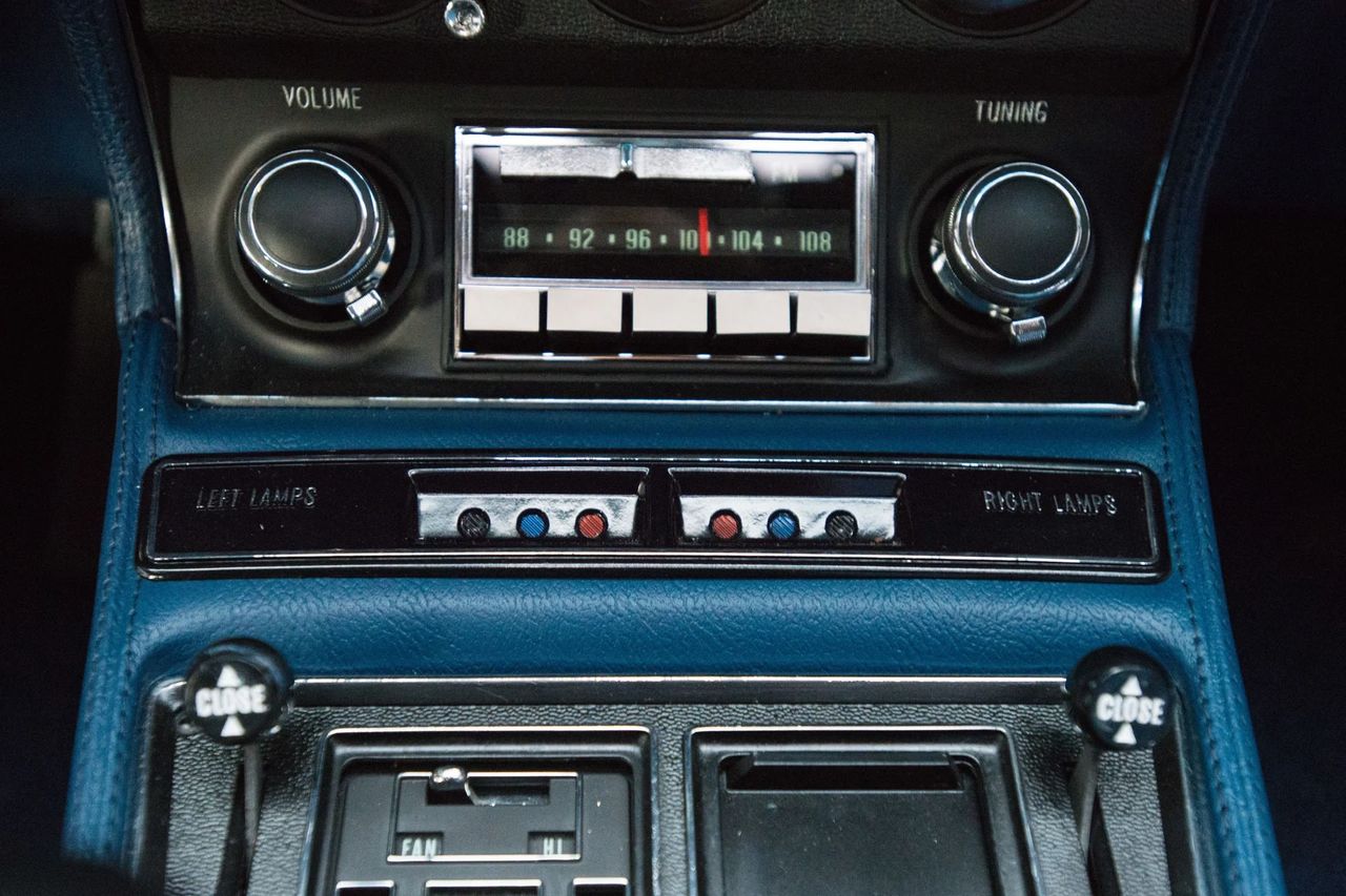 The fiber-optic lamp monitoring system—shown here with its little red, blue, and white indicator lenses—was one of the coolest, most space-age features ever fitted to a Corvette, and 1971 was its final year. This panel let drivers check the status of their exterior lights in real time: headlights, turn signals, and brake lamps all fed tiny beams through fiber-optic cables to these dash-mounted telltales. It was clever, futuristic, and perfectly in step with the Stingray’s fighter-jet cockpit vibe. But the system was delicate, costly, and often misunderstood by owners, so when GM began simplifying the Corvette in the early ’70s, the fiber-optic monitor quietly disappeared after 1971—making surviving examples a neat little Easter egg of the C3’s most imaginative era. (Image courtesy of RK Motors)