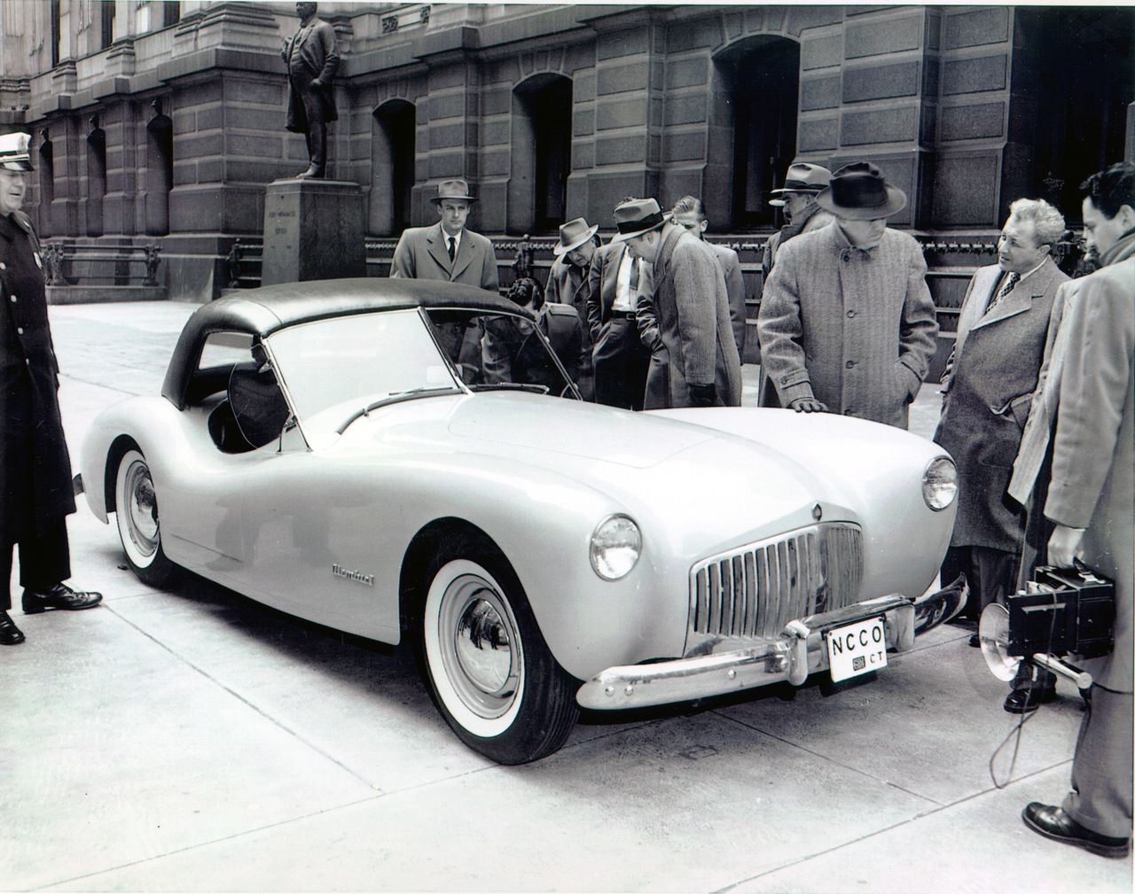 While there is no question that Harley Earl advanced the use of fiberglass in commercial automotive production, Bill Tritt (and others like him) pioneered its use in cars like the Alembic 1 more than a half-decade before the first Corvette was produced.  (Image courtesy of Geoff Hacker, author/owner of undiscoveredclassics.com)