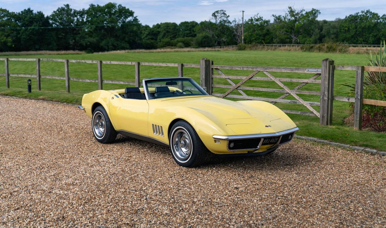 The 1968 Corvette convertible landed to a chorus of mixed notes: the public loved the new shark styling and open-air theater, and sales surged, but early press cars drew fire for fit-and-finish glitches, leaky weatherstrips, and fussy vacuum hardware. On the road, testers praised its straight-line punch—especially with the L79 327/350 or the 427 big-blocks—and its stable high-speed manners, while noting a firmer ride and some understeer compared with the Sting Ray. Owners quickly learned that a sorted ’68 rewarded with stout brakes, a flexible powertrain lineup, and one of the great American top-down experiences—low cowl, long hood, and that soundtrack swirling around the cabin. As production matured, the convertible’s charisma and versatility outlasted the teething pains, helping cement the C3’s first-year appeal.