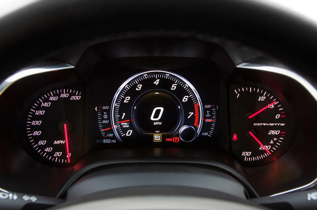 The 2014 Corvette Stingray gauge cluster set for "Sport" mode.  (Image courtesy of MotorTrend)
