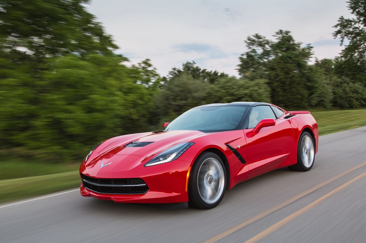 MotorTrend’s 2014 take on the Z51 was simple: this isn’t a “base” Corvette, it’s a benchmark. The LT1’s broad shove, the eLSD’s clean corner exits, and the Z51 brake/tire package let the car string quick laps without drama, not just post one hero number. Steering is precise, body control stays calm, and—even on real street rubber—the chassis feels locked-in and repeatable. Net: showroom-stock speed with the polish of something far pricier. (Image courtesy of MotorTrend)