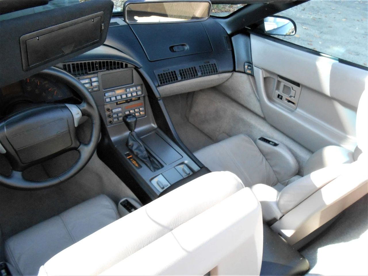 Beyond the new hybrid instrument cluster, the 1990 Corvette interior featured several thoughtful updates that improved both comfort and usability. A long-awaited passenger-side glove box was added, restoring practicality that had been missing since the C4’s debut. Optional leather seating became available across the entire lineup, enhancing the sense of luxury, while the driver information center introduced an engine oil life monitor to track maintenance needs. Together, these changes made the Corvette’s cockpit more refined, user-friendly, and aligned with the expectations of a premium sports car buyer entering a new decade.
