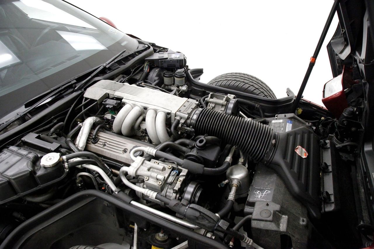 The 1990 Corvette’s standard powerplant was the 5.7L L98 V8, now rated at 245 horsepower thanks to a revised camshaft, higher compression ratio, and a new speed-density intake system. Smooth, torquey, and dependable, the L98 had matured into a refined small block by 1990, delivering strong performance while serving as the backbone of the Corvette lineup—even as the exotic LT5 in the new ZR-1 stole the headlines. (Image courtesy Classic Auto Mall.)