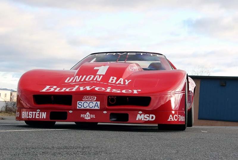 DeAtley pivoted fast when the Camaro hit an aero ceiling. With SCCA rules favoring tube-frame silhouettes and the new C4’s slipperier shape, the team green-lit a clean-sheet Corvette. They reused proven small-block hardware to compress timelines, built a rigid, quick-service chassis, and hung lightweight panels. The Corvette arrived within weeks—lower drag, more downforce, better cooling, and a clearer path to wins.
