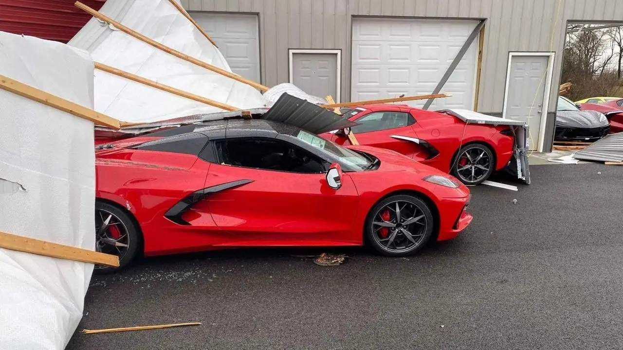 The December 11, 2021 tornado outbreak that battered western Kentucky tore into Bowling Green, ripping roof panels and sheet metal from buildings and dumping debris onto brand-new 2021 Corvettes awaiting shipment. Dozens of cars suffered broken glass, dented bodywork, and water intrusion—damage severe enough that GM scrapped more than a hundred in-process Stingrays rather than attempt repairs, and paused production while the plant’s roof and entrances were fixed. Affected customers were re-slotted for new builds, and R8C deliveries were briefly put on hold as the Museum campus and Motorsports Park addressed storm damage. It was a sobering coda to the model year, and a reminder that even a well-run program lives in the path of real weather.
