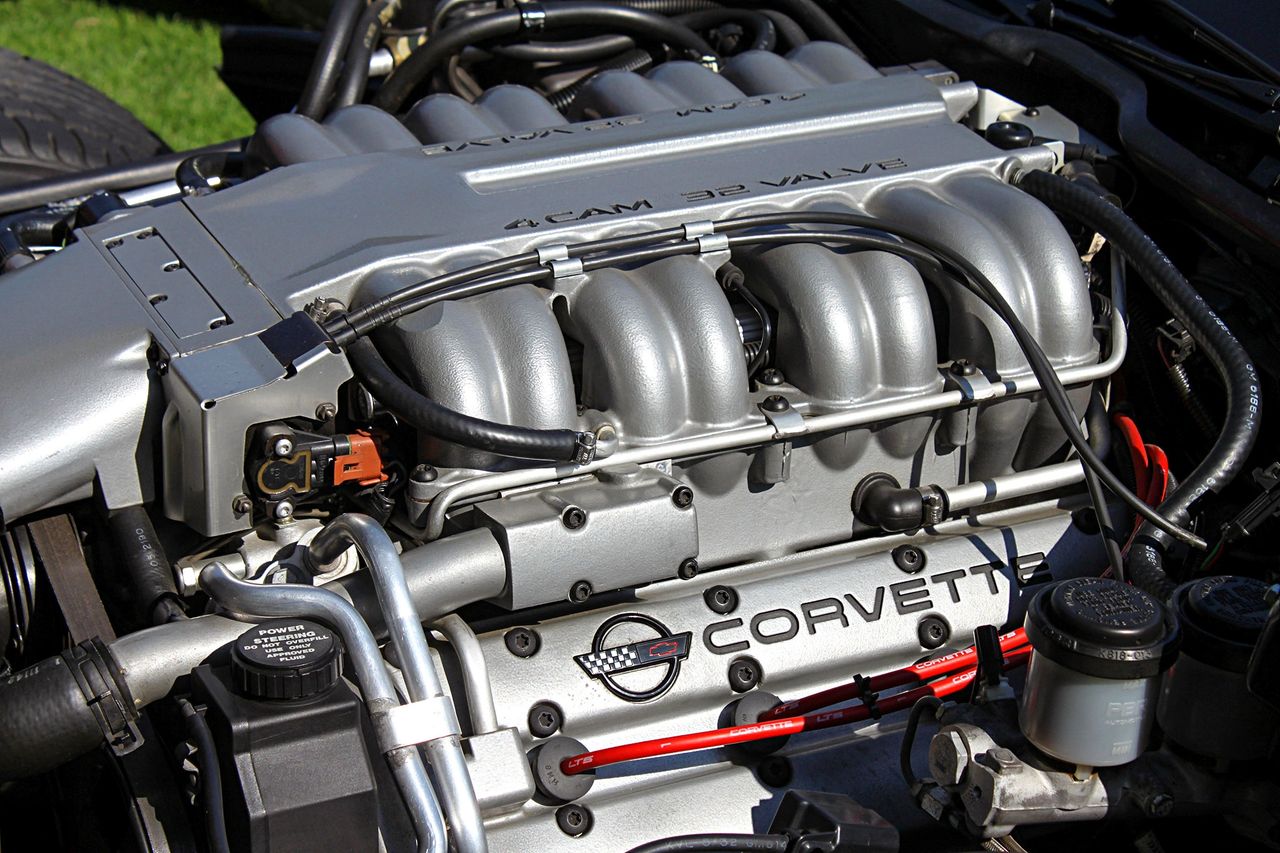 The heart of the ZR-1 was the 5.7-liter LT5 V8, an all-aluminum, 32-valve, dual overhead cam masterpiece co-developed with Lotus and hand-assembled by Mercury Marine. Producing 375 horsepower at its debut, the LT5 transformed the Corvette into a legitimate supercar, earning the ZR-1 the title “King of the Hill” and proving that Chevrolet could build a world-class performance engine to rival the best from Europe and Japan.