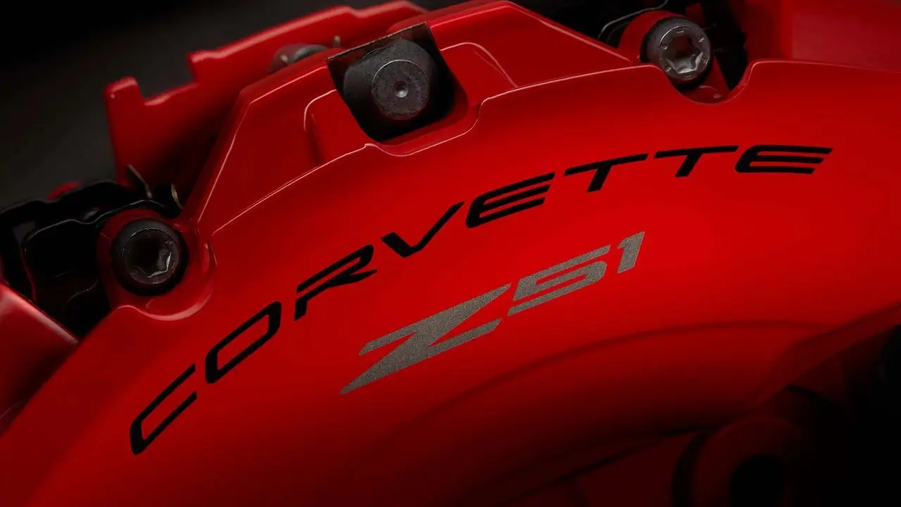 Checking Z51 on a 2021 Stingray turned the C8 from quick to merciless. The package added Michelin Pilot Sport 4S tires, shorter performance gearing, larger brakes with extra cooling, a track-tuned suspension (FE3, or FE4 when paired with Magnetic Ride Control), an eLSD, and aero pieces that generated real downforce. With the included performance exhaust, output rose to 495 hp/470 lb-ft, and the combo delivered repeatable 2.8–2.9 s 0–60 blasts and 11.1–11.2 s quarter-miles. You gave up a slice of v-max versus the base aero, but you gained serious mid-corner grip, braking confidence, and honest lap time. (Image courtesy of Hot Rod Magazine)