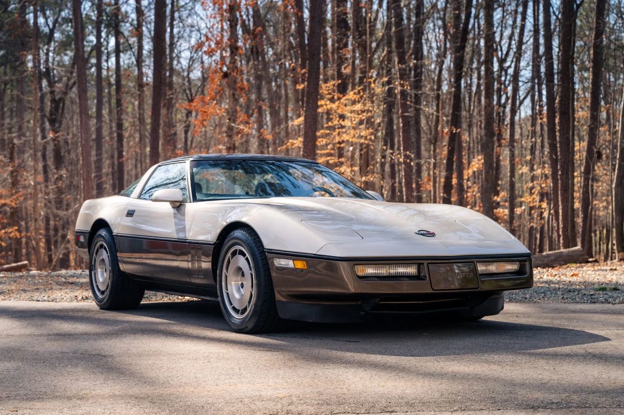 1986 Corvette Coupe in two-tone Silver-Beige Metallic (top) and Brown (bottom). Two tone paint schemes were unique to the third- and fourth-generation Corvettes from 1978 through 1986.