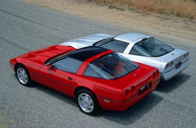 In this photo, the 1990 Corvette ZR-1 (red) sits alongside a standard Corvette coupe (silver), highlighting the surprisingly subtle differences between the two. The ZR-1 can be distinguished by its wider rear haunches to accommodate massive 315-series tires, a unique rear fascia with squared-off taillights, and subtle badging, but otherwise it looked nearly identical to the base model. Many enthusiasts expecting a radical visual departure were initially underwhelmed, yet this understated approach was intentional—Chevrolet wanted the ZR-1’s supercar credentials to be proven on the road and track, not merely in its appearance.