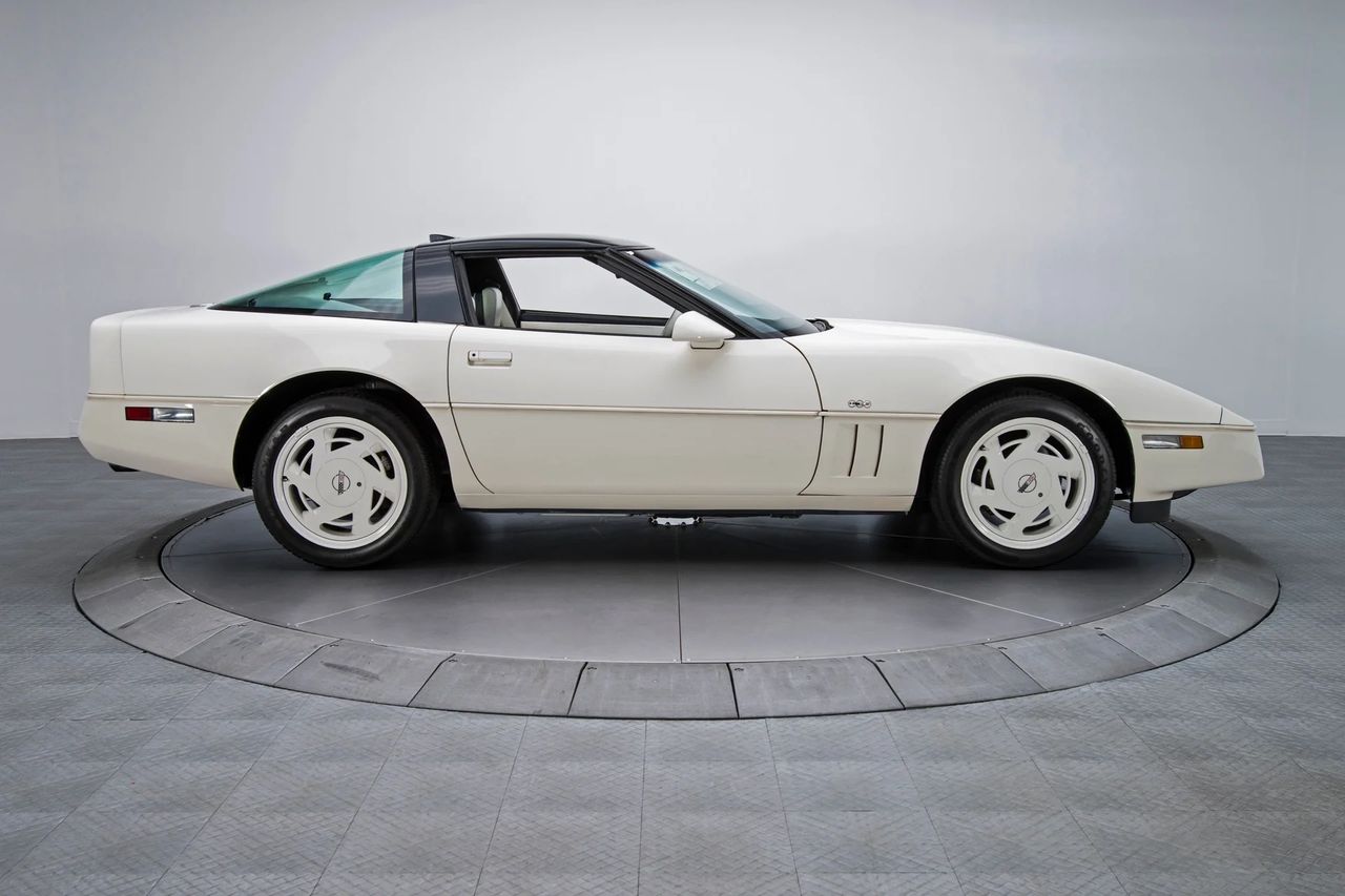 1988 Corvette 35th Anniversary Edition coupe
