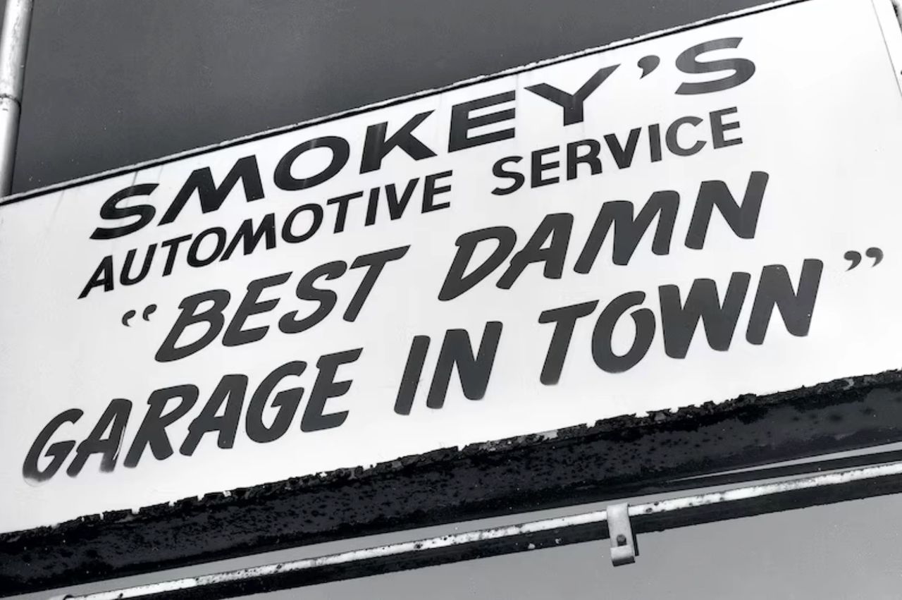 For decades, the sign out front of “Smokey’s Best Damn Garage in Town” promised magic inside, and in 1977 it delivered one of the great Corvette rescues. That year, Smokey Yunick staged a massive “30 Years of Parts” sale, clearing out shelves of experimental hardware, race pieces, and forgotten projects accumulated since the late 1940s. Buried in that controlled chaos were the hacked-up remnants of the XP-819—front and rear chassis sections, fiberglass panels, and assorted bits that barely hinted at the radical rear-engine Corvette they once formed. Missouri Chevrolet dealer and Corvette enthusiast Steve Tate recognized what he was looking at and bought the pile on the spot, hauling the battered pieces home to begin a crude but crucial reassembly. In that moment, inside a cluttered Daytona race shop, the XP-819 quietly transitioned from discarded engineering experiment to a survivor with a second chance at life. For decades, the sign out front of “Smokey’s Best Damn Garage in Town” promised magic inside, and in 1977 it delivered one of the great Corvette rescues. That year, Smokey Yunick staged a massive “30 Years of Parts” sale, clearing out shelves of experimental hardware, race pieces, and forgotten projects accumulated since the late 1940s. Buried in that controlled chaos were the hacked-up remnants of the XP-819—front and rear chassis sections, fiberglass panels, and assorted bits that barely hinted at the radical rear-engine Corvette they once formed. Missouri Chevrolet dealer and Corvette enthusiast Steve Tate recognized what he was looking at and bought the pile on the spot, hauling the battered pieces home to begin a crude but crucial reassembly. In that moment, inside a cluttered Daytona race shop, the XP-819 quietly transitioned from discarded engineering experiment to a survivor with a second chance at life.