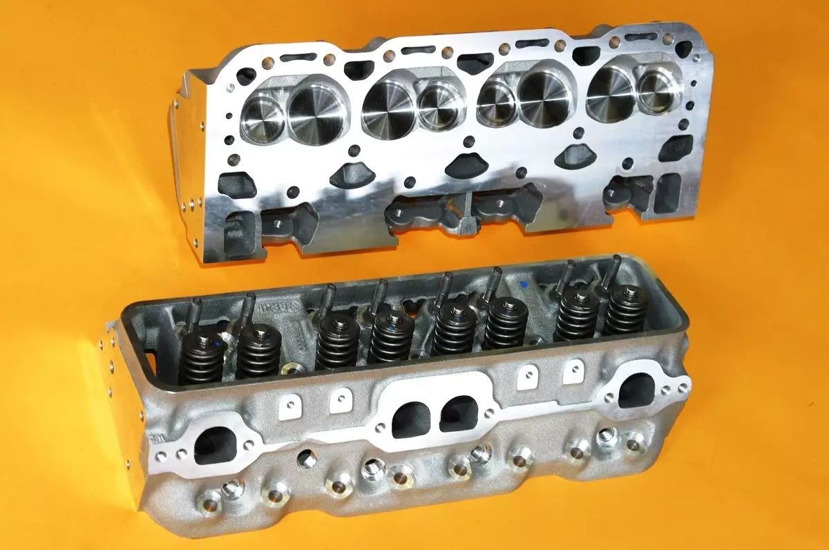 Think of the ’96 LT4 heads as the LT1’s homework—reworked and turned in for extra credit. Unique aluminum castings with cleaner ports and a more efficient, heart-shaped chamber helped squeeze compression up and airflow way up, which is why the LT4 is happier to rev and pulls harder past 5,000 rpm. Larger valves and higher-rate springs (paired with 1.6:1 roller rockers and a hotter cam) kept the valvetrain stable to the LT4’s higher redline. The payoff is classic late-C4 character: crisp throttle, a broader torque curve, and that last-third surge that made the red-intake small-block feel special. (Image courtesy of Jim Smart/onallcylinders.com)