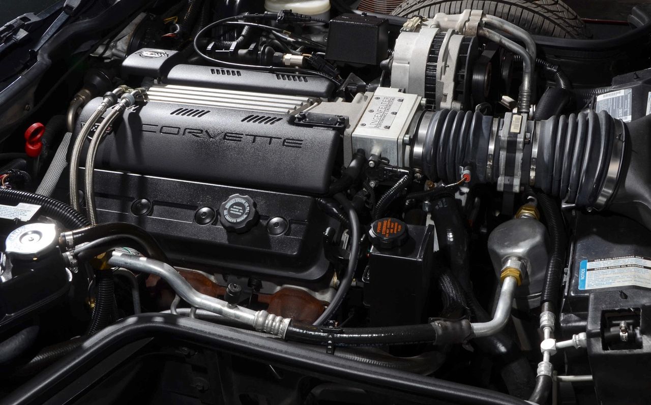 The 1995 Corvette’s LT1 kept its 300 hp/340 lb-ft headline, but felt smarter and tougher thanks to quiet refinements—powdered-metal rods, ethanol-tolerant injectors, and calmer fan logic that sharpened drivability and durability. Paired with the year’s big-brake/ABS 5 rollout and cleaner 4L60-E or high-detent ZF shifts, the ’95 LT1 delivered the C4’s familiar punch with a more polished, everyday confidence. (Image courtesy of Motorcar Classics)