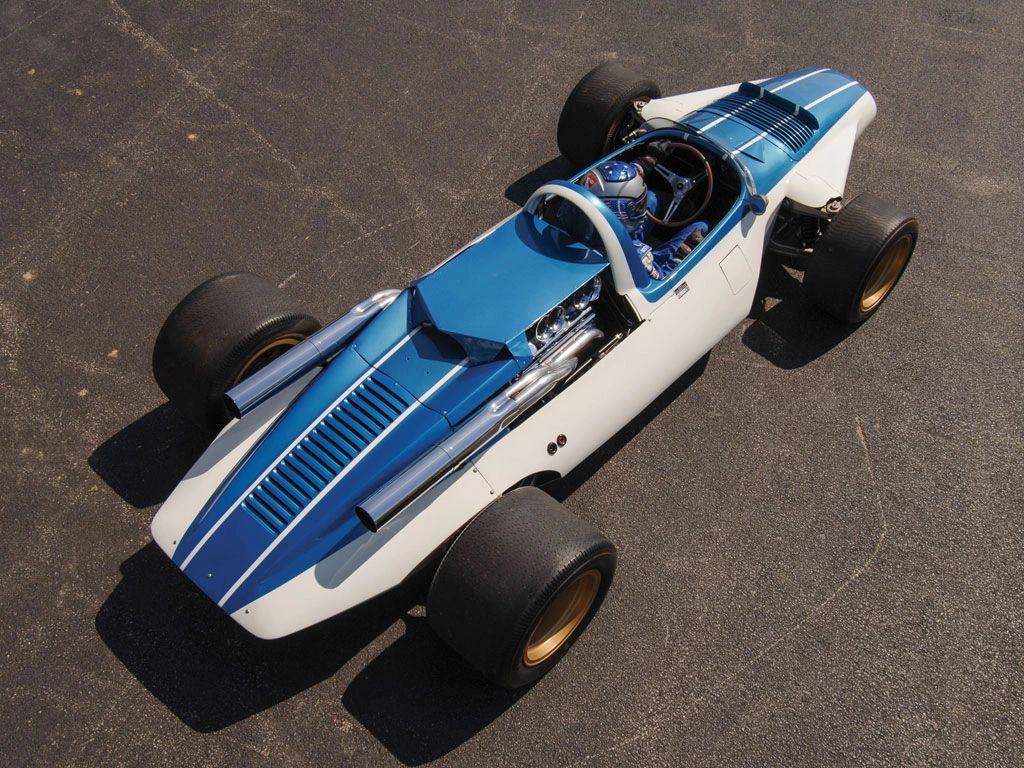 From above, CERV I’s logic is obvious: driver, fuel, and engine mass packed tight around the center; a mid-ship small-block feeding a rear transaxle framed by inboard brakes and those fat, data-hungry tires. This is the blueprint that flowed straight into the Sting Ray’s independent rear suspension, later into the C5–C7 rear-transaxle Corvettes, and finally into the C8’s production mid-engine layout. One photo, three generations of Corvette thinking—Zora’s surveyor’s stake driven straight through the decades. (Image courtesy of Motor Authority)