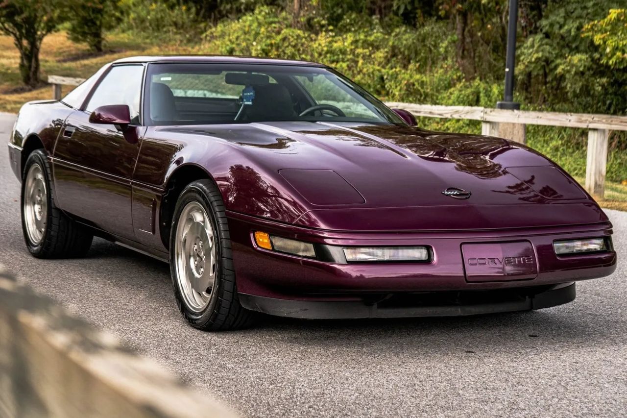 New for 1995, Dark Purple Metallic gave the C4 a deep, blue-violet flop that flatters every compound curve—moody at dusk, jewel-like in sun. It replaced Copper and Black Rose and instantly became one of the late-run head-turners, with roughly 1,049 cars painted in the shade. Subtle it isn’t; period-correct and unforgettable, it absolutely is. (Image courtesy of bringatrailer.com)