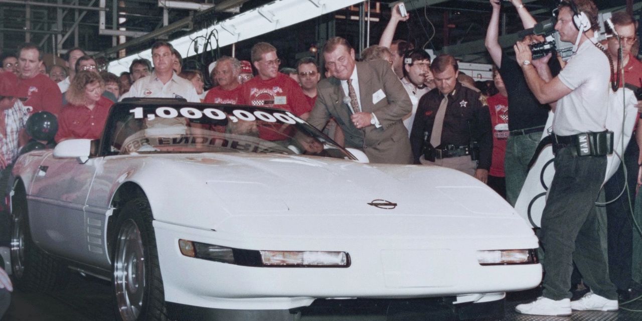 A milestone moment in Corvette history: on July 2, 1992, the one-millionth Corvette rolled off the Bowling Green assembly line. Finished in classic white with a red interior—just like the very first 1953 model—the car was celebrated by workers, enthusiasts, and GM leadership alike. It symbolized not only Corvette’s enduring legacy but also the resilience of the brand during a challenging era for General Motors.