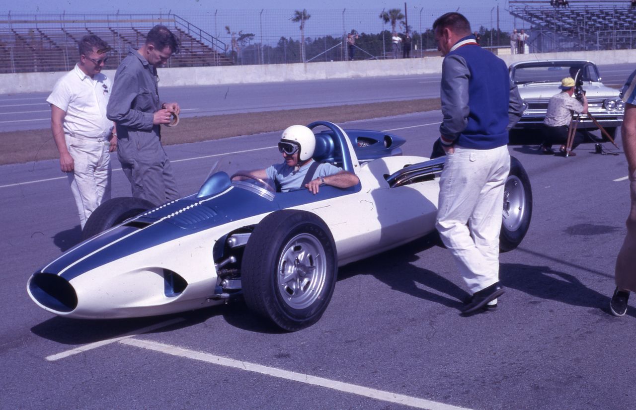 When CERV I made its public debut at Riverside Raceway in November 1960, it was more than a technical demonstration—it was a statement. Zora Arkus-Duntov rolled out his experimental mid-engine research vehicle before an audience of racers, journalists, and enthusiasts, showing that Chevrolet’s engineering department was thinking far beyond the showroom Corvette. With its cigar-shaped fiberglass body, exposed suspension arms, and mid-mounted small-block V8, the car looked closer to a Formula machine than anything built in Detroit. Duntov used the venue to underline CERV I’s role as a true engineering mule, capable of testing suspension geometry, aerodynamics, brakes, and powertrains at racing speeds. That Riverside appearance gave the public its first glimpse of what Corvette engineering was capable of, and it cemented CERV I’s place as the prototype that pointed the way to the future.