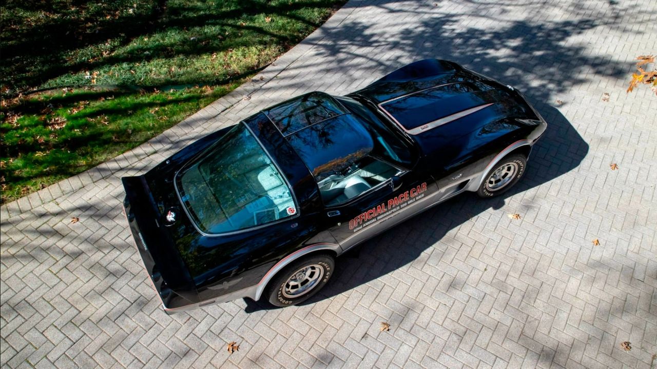 From above, the Pace Car’s mission as a long-weekend GT is obvious: the wrap-around fastback glass opens sightlines, the glass T-tops flood the cabin, and the black-over-silver stance reads low and settled. That clarity translates on the interstate—then and now—where an L82/4-speed car hums in an easy groove, tracks straight on a light hand, and turns passing into a clean, unstrained surge. The thin-shell seats keep the driver low and centered while the cargo shelf finally makes room for real luggage. It’s the show-car look delivering everyday composure. From above, the Pace Car’s mission as a long-weekend GT is obvious: the wrap-around fastback glass opens sightlines, the glass T-tops flood the cabin, and the black-over-silver stance reads low and settled. That clarity translates on the interstate—then and now—where an L82/4-speed car hums in an easy groove, tracks straight on a light hand, and turns passing into a clean, unstrained surge. The thin-shell seats keep the driver low and centered while the cargo shelf finally makes room for real luggage. It’s the show-car look delivering everyday composure.